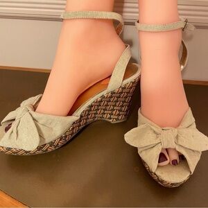 Rocket Dog wedge sandals metallic gold linen bow tie front, woven wedge heel 9.5